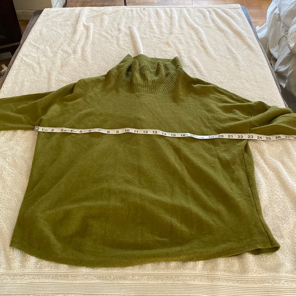 Eileen Fisher 100% wool beautiful dark olive green sweater - Picture 9 of 11